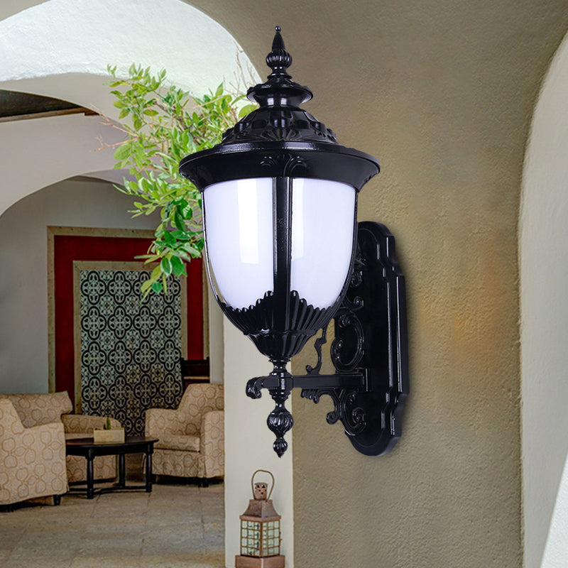 Iluminación de montaje en la pared de Urna de la granja 1 bombilla lámpara de pared de plástico lechosa apliques en negro para el patio