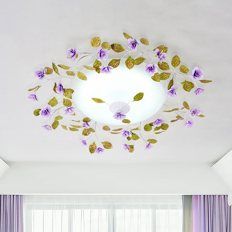 LED White Glass Semi Flush Countryside Lila gewölbter Schlafzimmer Flush Deckenlicht mit Blume und Blatt, 23 "/28" W.