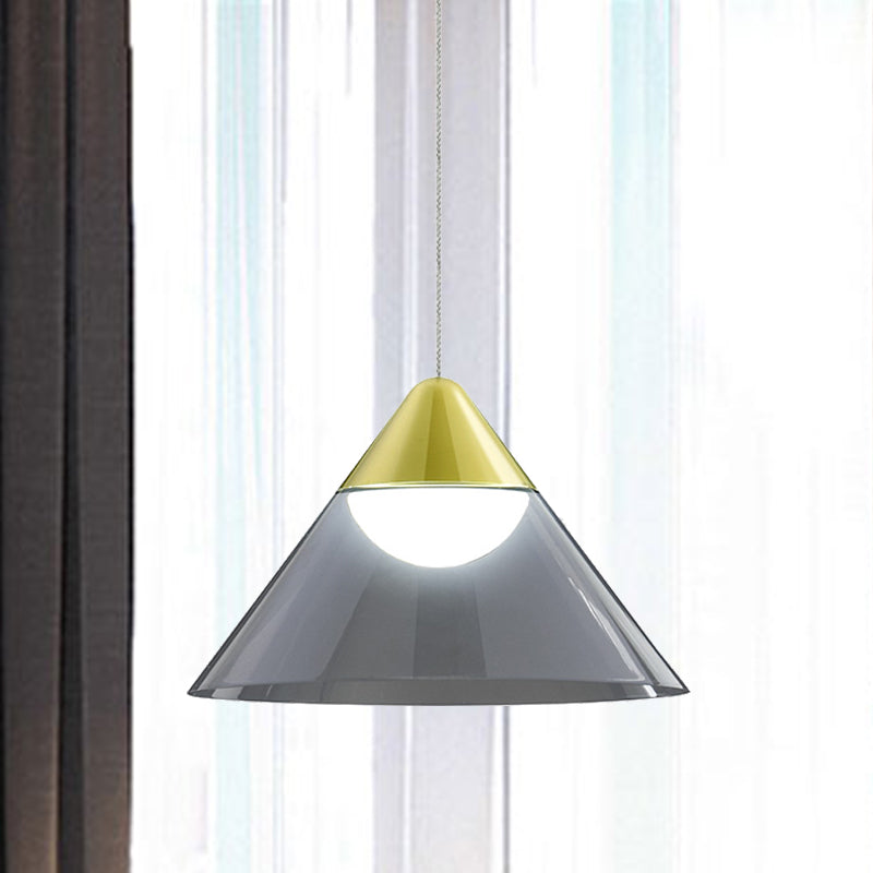 Nordic 1 Suspension de bulbe Light Gol Cone Pendante avec une nuance en verre gris fumé pour salle à manger