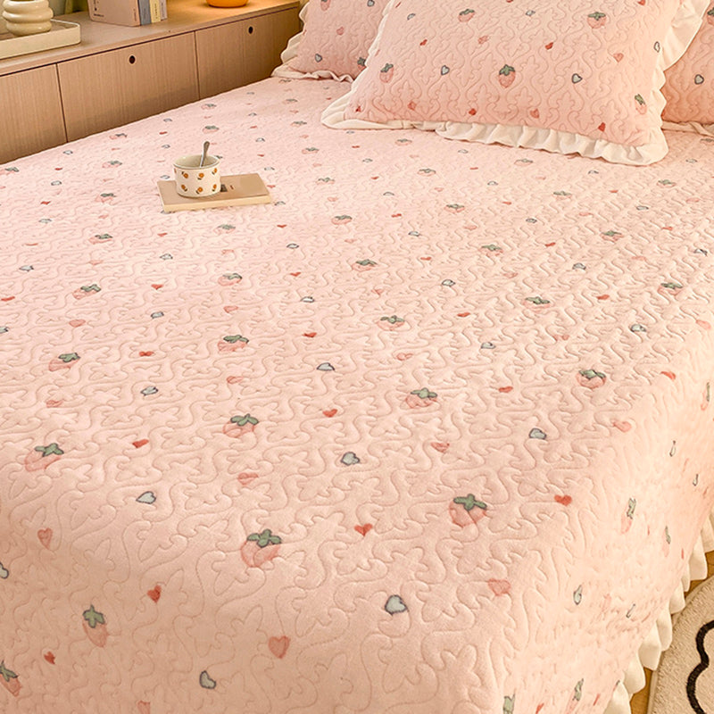 Popular Bed Sheet Strawberry Pattern Ruffle Detail Fade Resistant Bed Sheet