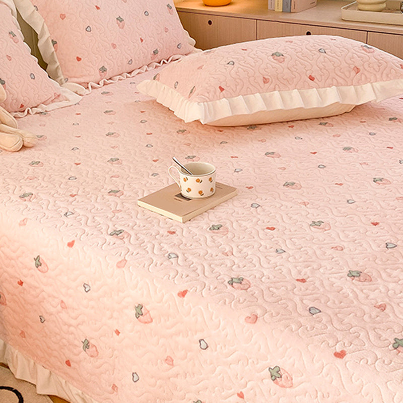 Popular Bed Sheet Strawberry Pattern Ruffle Detail Fade Resistant Bed Sheet