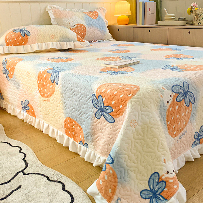 Popular Bed Sheet Strawberry Pattern Ruffle Detail Fade Resistant Bed Sheet