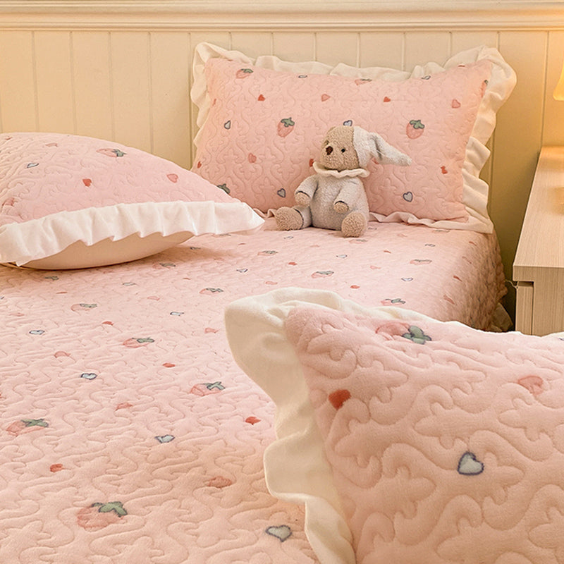 Popular Bed Sheet Strawberry Pattern Ruffle Detail Fade Resistant Bed Sheet