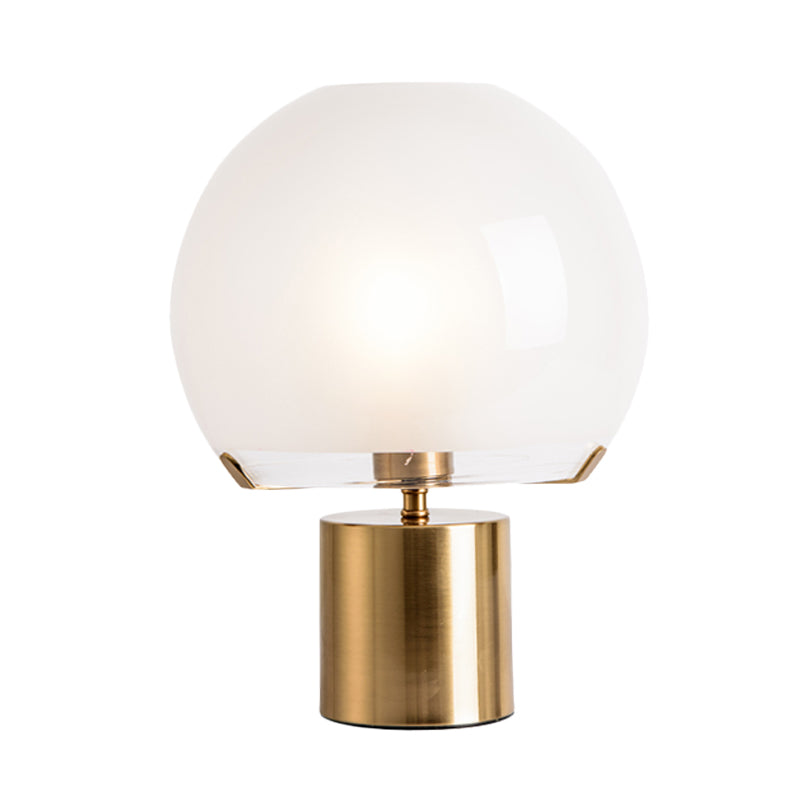 Lampada da tavolo a cupola con finitura dorata, lampada da notte post moderna in vetro bianco latte a luce singola
