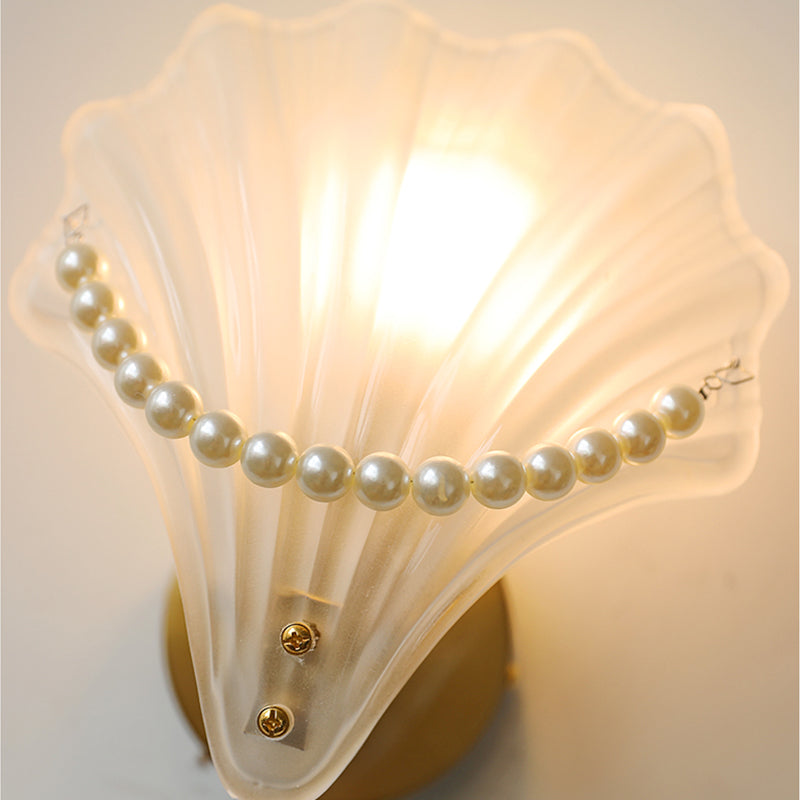 Modern Shell Wall Lamp 1-Light Wall Mount Lamp with Glass Shade for Bedroom