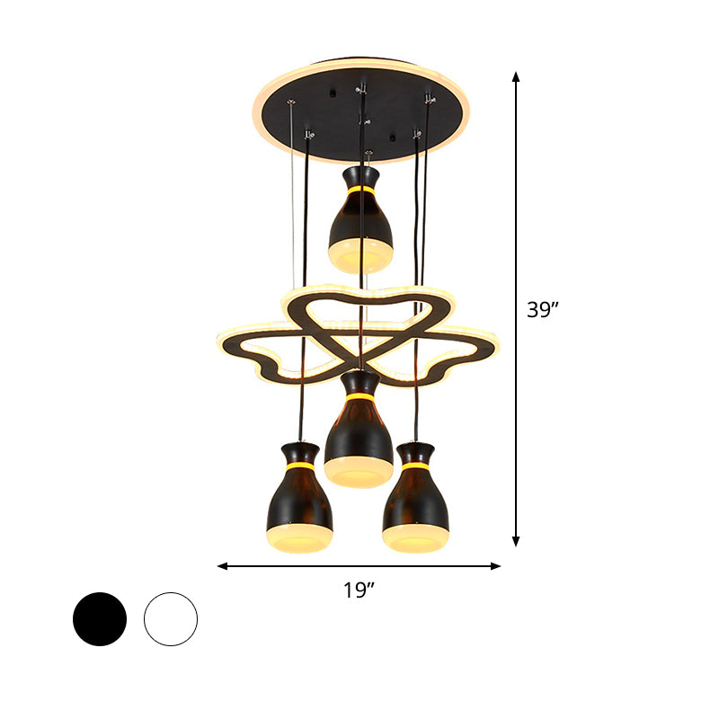 Modernes Weinglas Cluster Anhänger helles Acryl 4-Licht-Esszimmer LED Hängende Deckenlampe in Weiß/Schwarz mit Herzrahmenstrahl