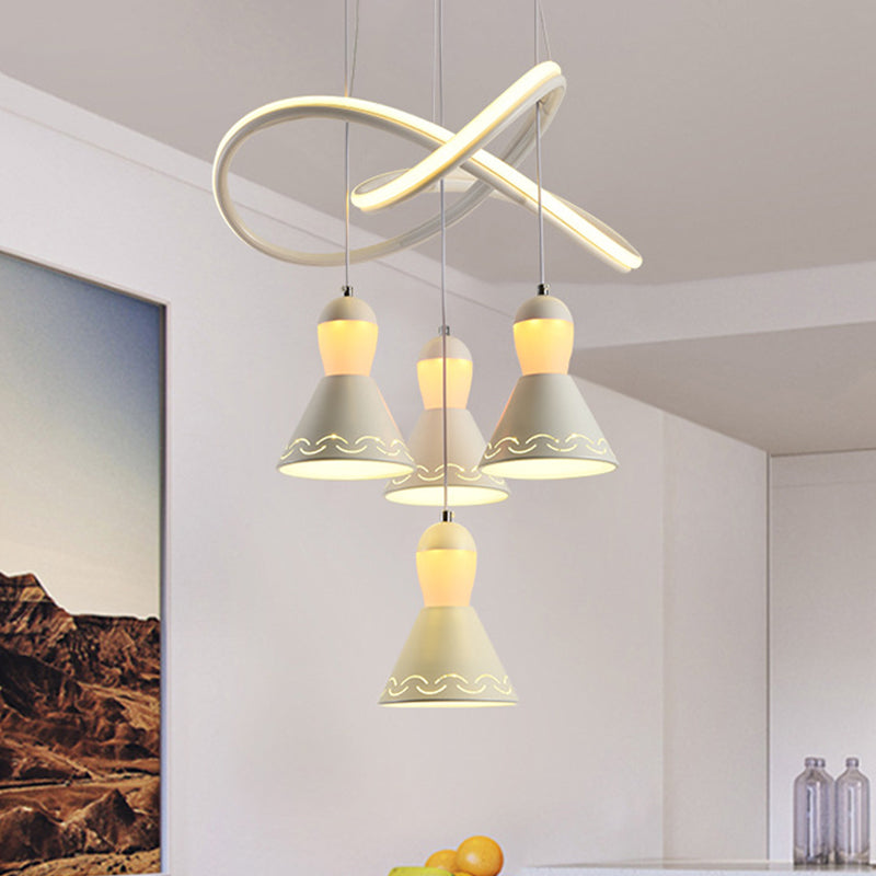 Acrylique Bell Cluster Pendant Light Modernisme 4 Heads Strip LED Suspension Lampe en blanc