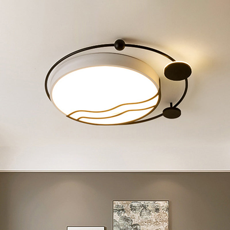 Arrive ronde Mount Contemporain Iron White and Black / Gold and Black LED Flushmount with Halo Detail in White / Warm Light