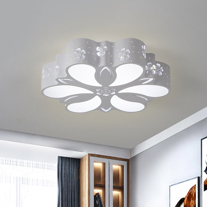 White Petal Flushmount Lighting Modernism LED Metal Flush Mount Ceiling Lamp for Bedroom