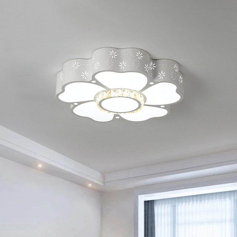 Flower Flush Mount Light Modernist Iron LED White Close to Ceiling Lamp in Warm/White Light for Living Room