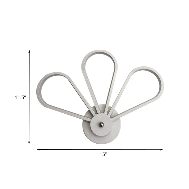 Clover Shaped Bedroom Wall Mount Lighting Acrylic LED Modernist Wall Sconce Lamp in White