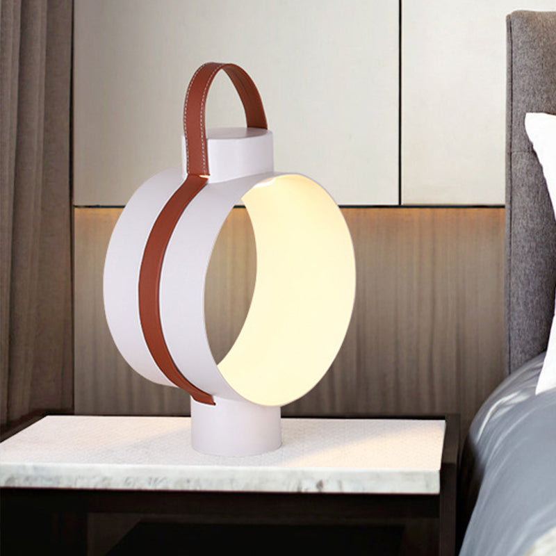 Finitura bianca Finitura Circolare Luce da tavolo Simplicità LED LED Accensione metallica per letto