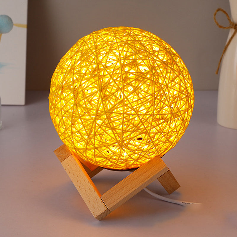 Lampada notturna di bambù Globe contemporanea 1 illuminazione da tavolo da finitura giallo chiaro con base di legno