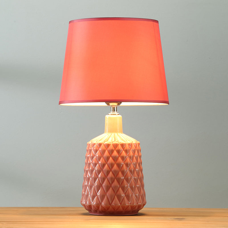 Lámpara de mesa de barril de la noche Modernismo 1 Ligera de la sala de estar Luz de la noche en rosa con sombra de tela