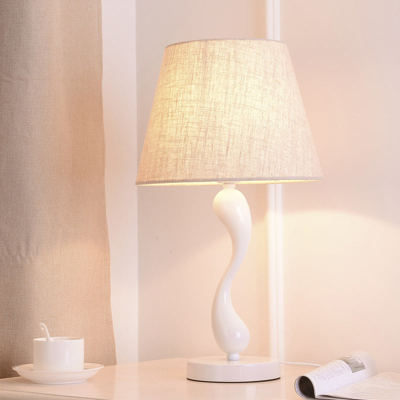 Luz de mesita de noche ondeando la luz de metal contemporáneo 1 lámpara de escritorio de tela de linaza para la cama para la cama