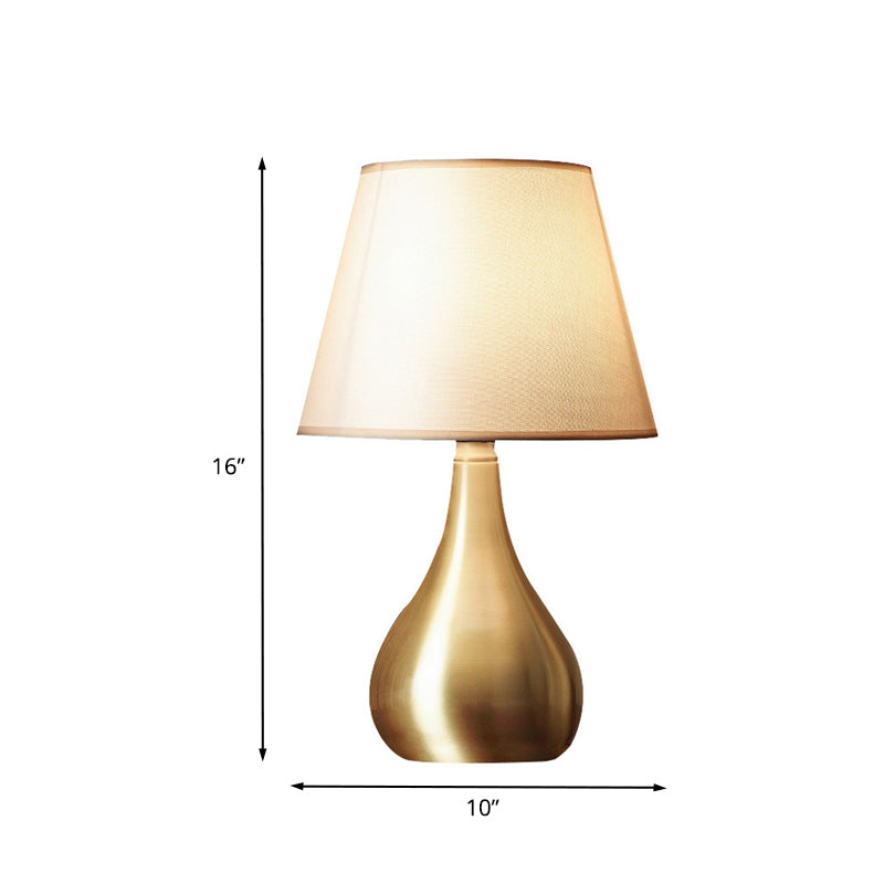 Lampada da tavolo metallica a forma di urna Simplicity Lampada da comodino con finitura in ottone a 1 luce con paralume in tessuto a botte