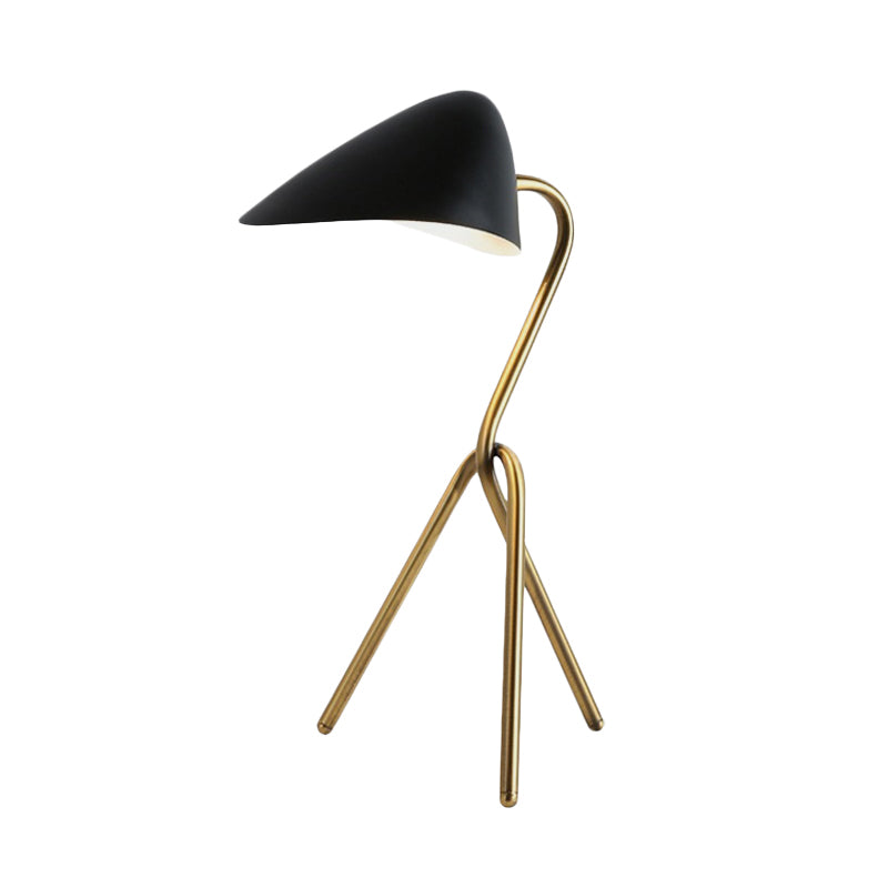 Abstract bureaulamp post modern metallic 1 licht zwart en messing creatieve tafellamp voor slaapkamer