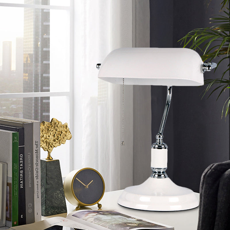 Table de nuit à demi-cylindre classique clair verre blanc 1-Light Light Pull Chain Desk Lampe