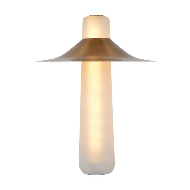 Light de chevet évasé Light moderne lampe de table de chevet LED moderne en or avec tube Base de verre blanc