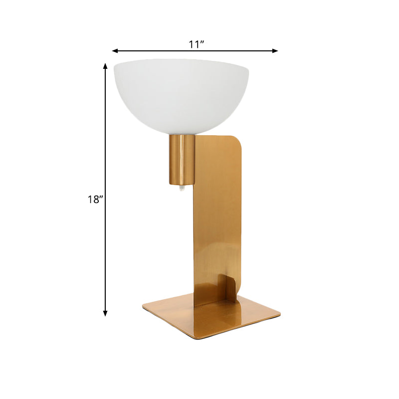 Éclairage de table en panneau métallique Post de lampe de bureau à finition or moderne à 1 bulbe avec teinte en verre dôme opale