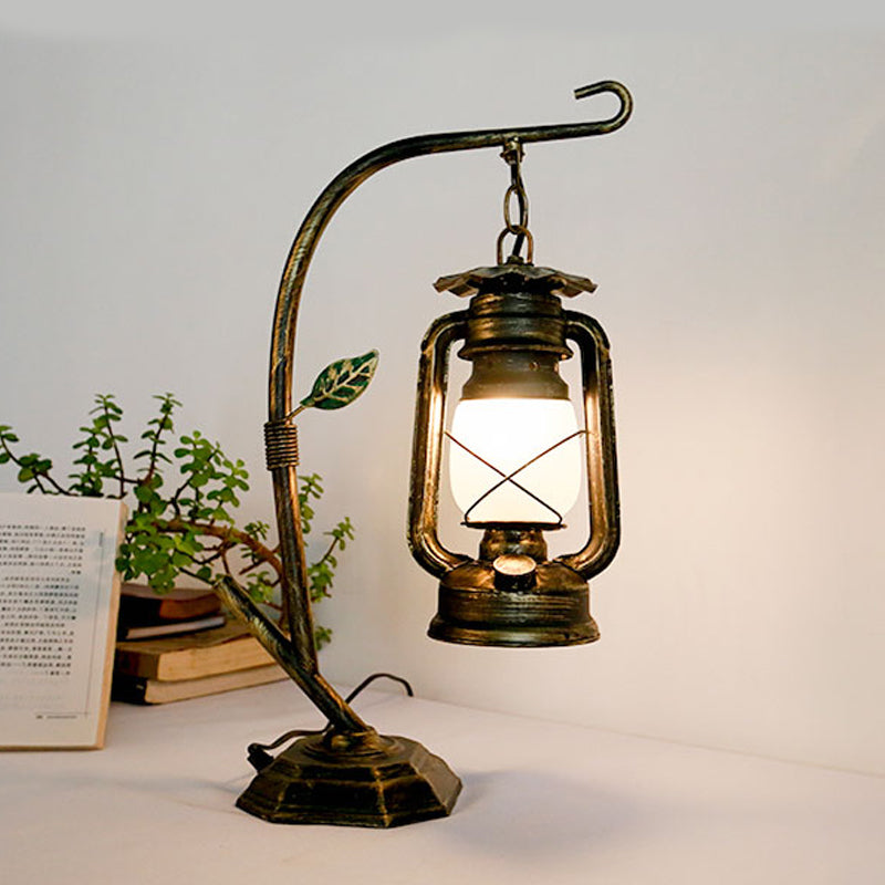Tavolo in ottone/rame cherosene Light warehouse vetro opale 1 illuminazione da camera da letto leggera con base metallica