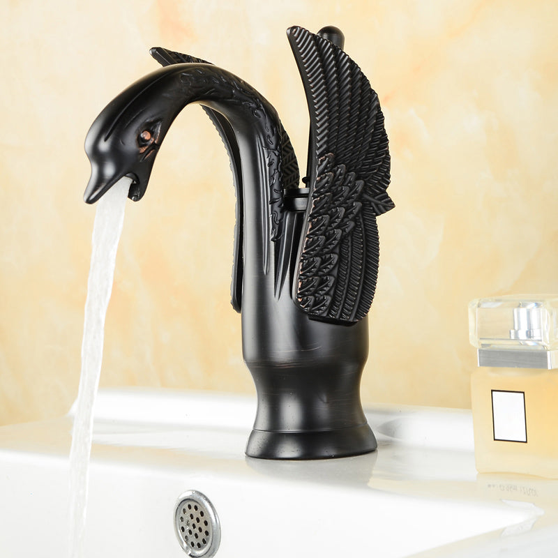 Traditional Wide Spread Bathroom Faucet 1-Handle Lavatory Faucet