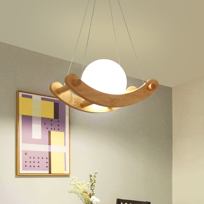 Béige arcé moderniste 1 lempe plafond en bois léger avec une nuance en verre blanc lait orbe