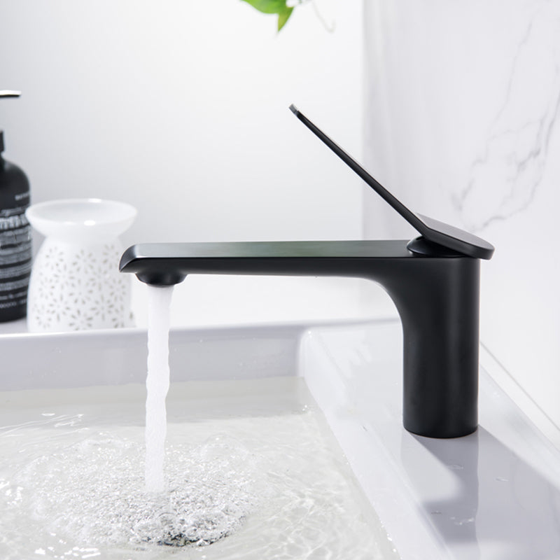 Circular Sink Faucet Scratch Resistant Single Lever Handle Vessel Sink Bathroom Faucet