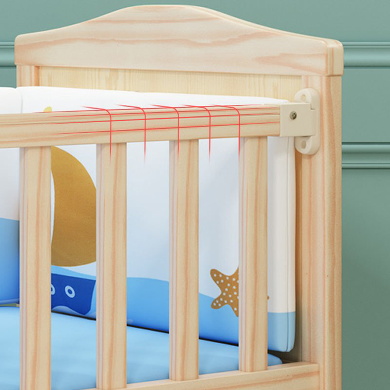 Wooden Contemporary Nursery Bed Animal Pattern Crib with Casters