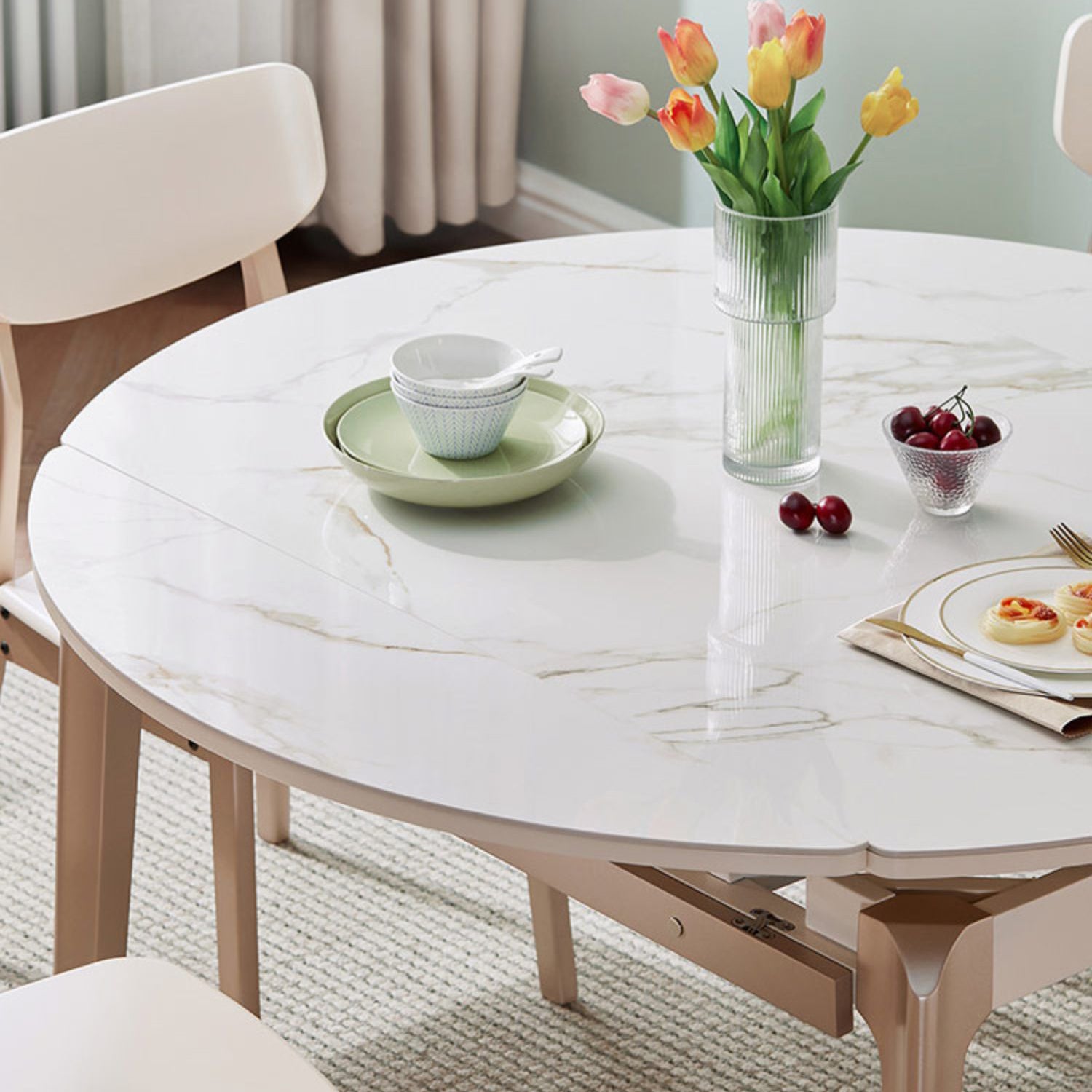 Extendable Round Dining Table Solid Wood 4 Legs  Dining Table for Dining Room