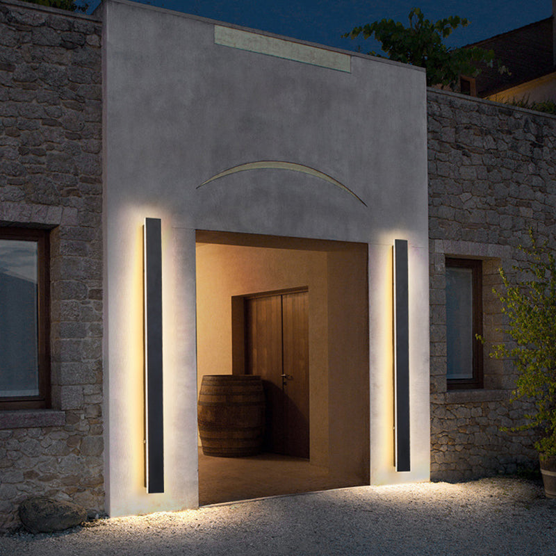 Linear Shape Metal Wall Light Modern Style 1 Light Wall Mount Lighting in Black