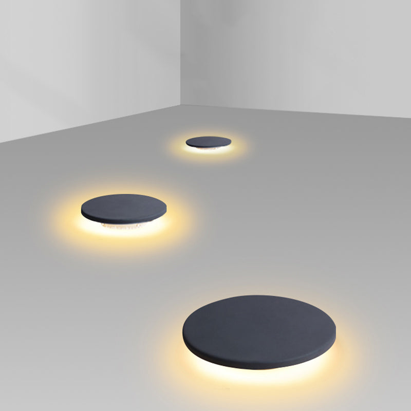 Round Solar Lawn Light Black Waterproof Light with Metal for Courtyard