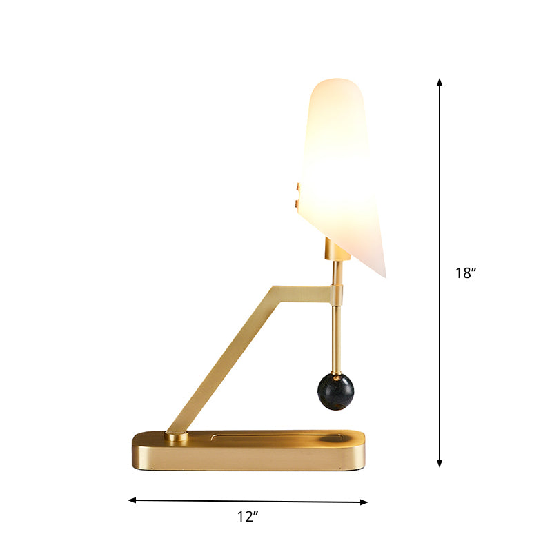 Postmodern 1 Lámpara de mesa de bulbo Luz de la mesita de noche de latón de latón con sombra de vidrio crema