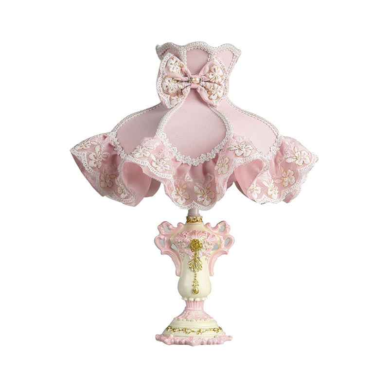 Royal Dress Girl's Bedside Night Lamp Fabric 1-Light Kids Style Table Light avec base sculptée en rose