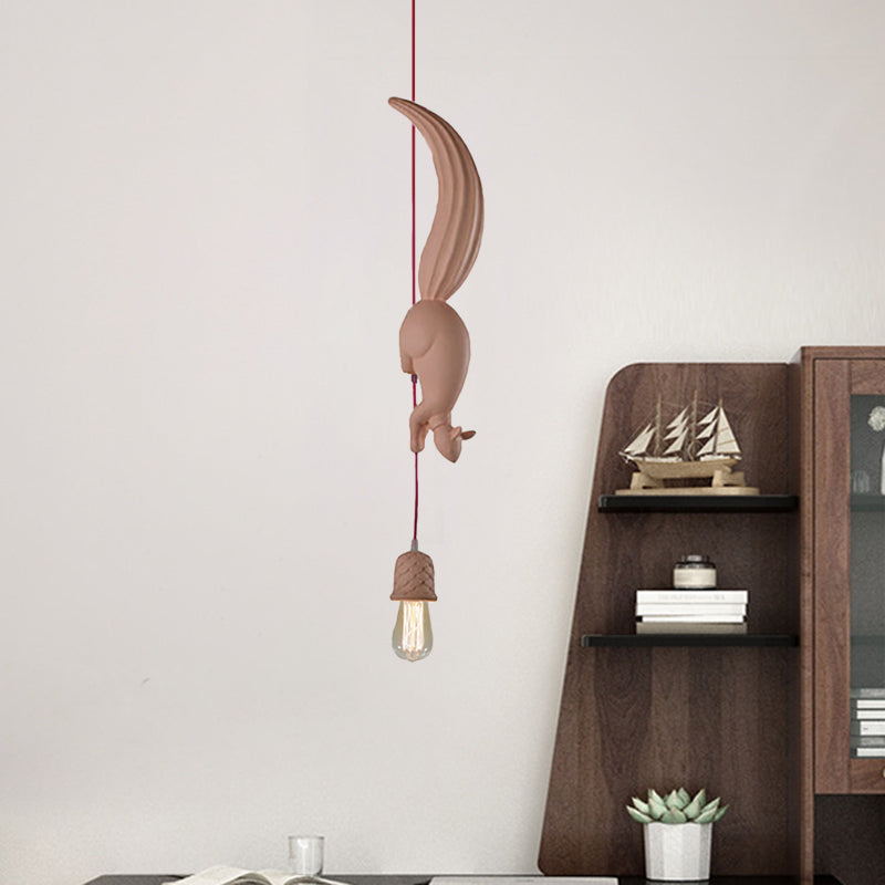 Enfants, bulbe exposé Résine Drop Pendant Single suspension plafond plafond en blanc / noir / brun avec écureuil suivi du concept de pinone