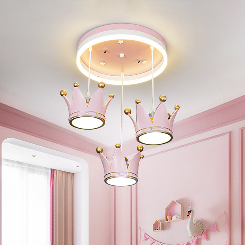 Boucle Acrylique DEL Flush Light Kids 3-Light Pink Ceiling Mount Lamp avec Draping Crown Shade