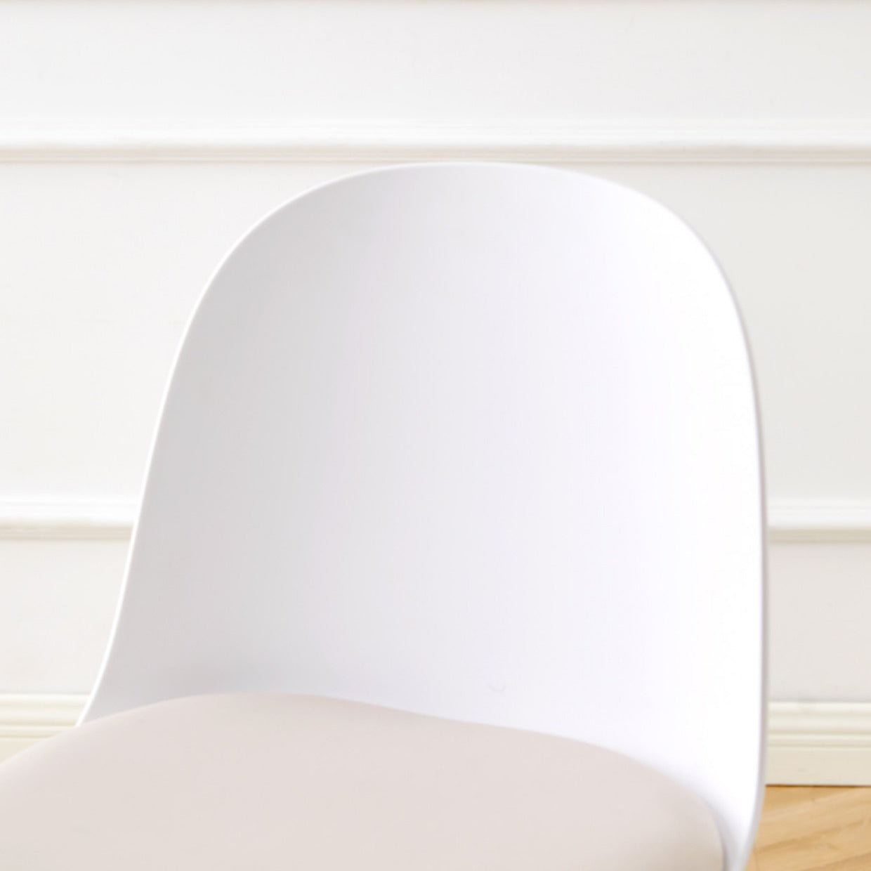Contemporary Low Back Indoor Armless Plastic Bar Stool with Footrest