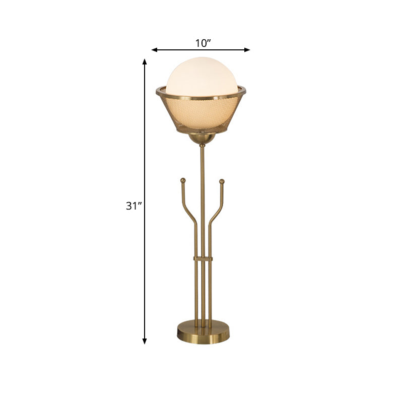 Messing Finish Ball Table Beleuchtung Post moderne 1 Glühbirnen -Metallic Lesebuchlampe mit Trident -Basis