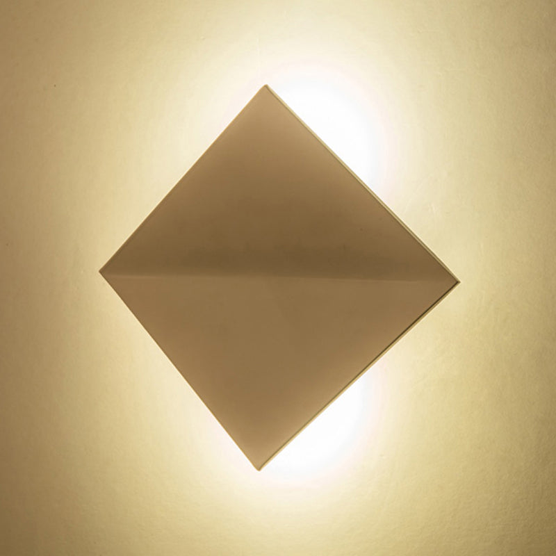 Einfache stilvolle gebogene Wandleuchten mit quadratischer Schatten Acryl warm/weiße leichte LED -Schlafzimmer Wandmontagelampe in Weiß