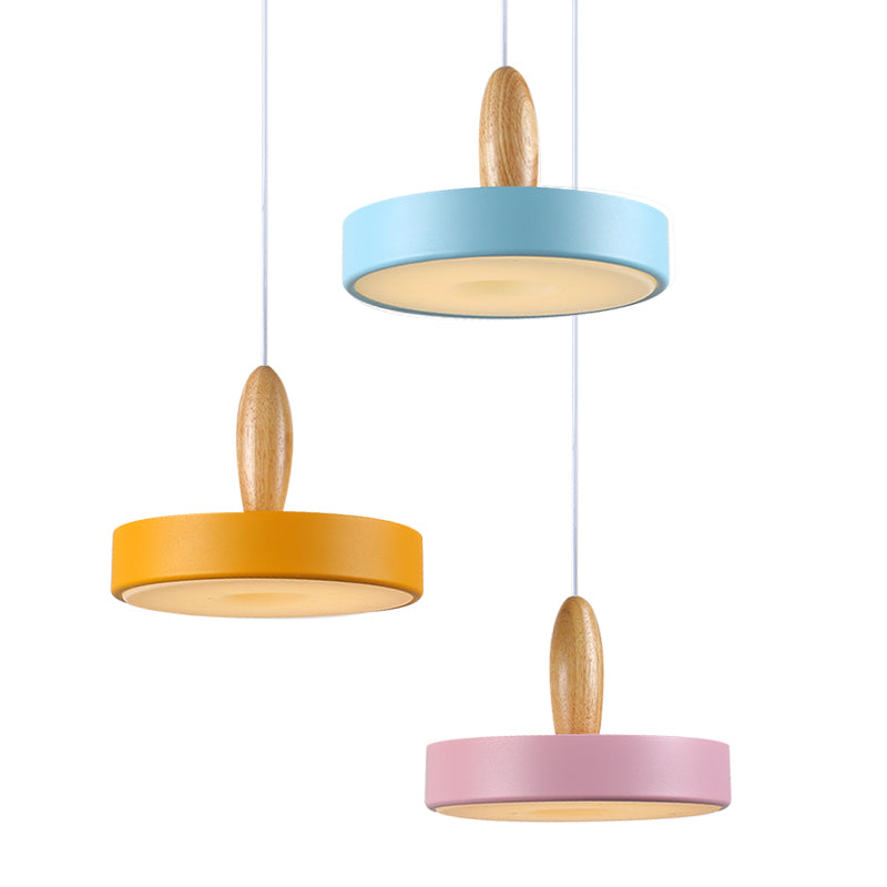 Luz colgante colgante de metal círculo contemporánea 3 luces azules y rosa y amarilla luz de techo