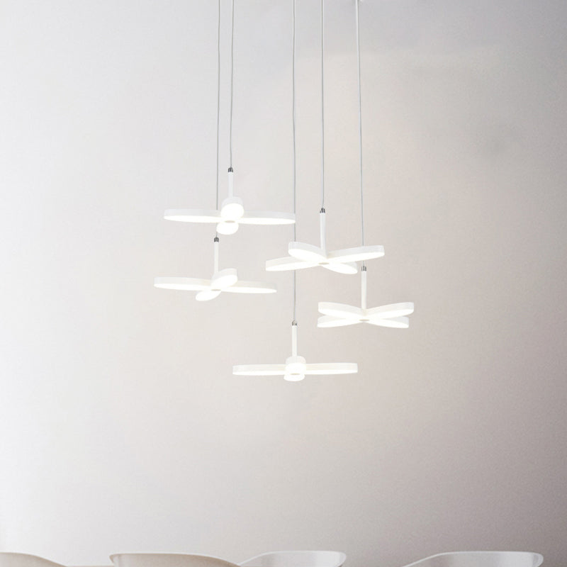 Iluminación de suspensión de flores metal nórdico 1/3/5/6 cabezas LED White Techo Luz en luz cálida/blanca