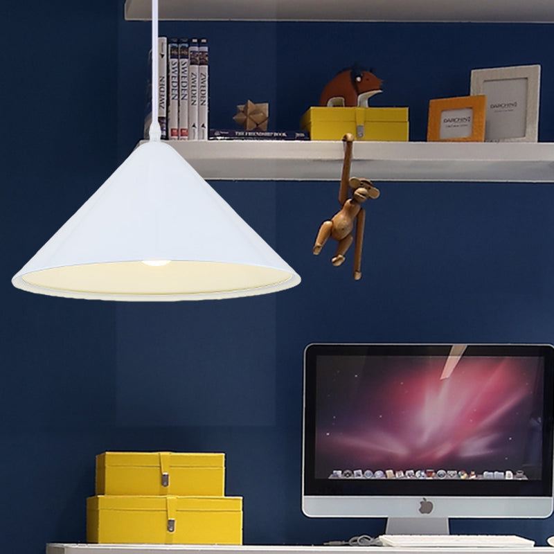 Nordic Cone Hanging Lamp Metal 1 Hell Black/Weiß/Rot anheizt