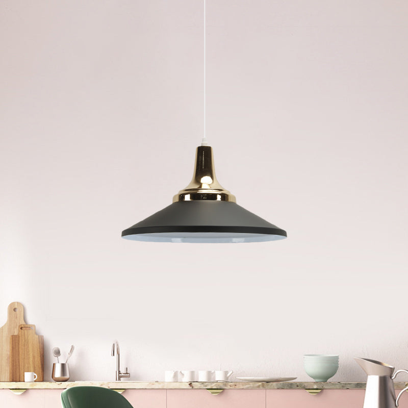 Luz de colgante de cono poco profundo contemporáneo Una lámpara de colgante de aluminio ligero para cocina del hotel