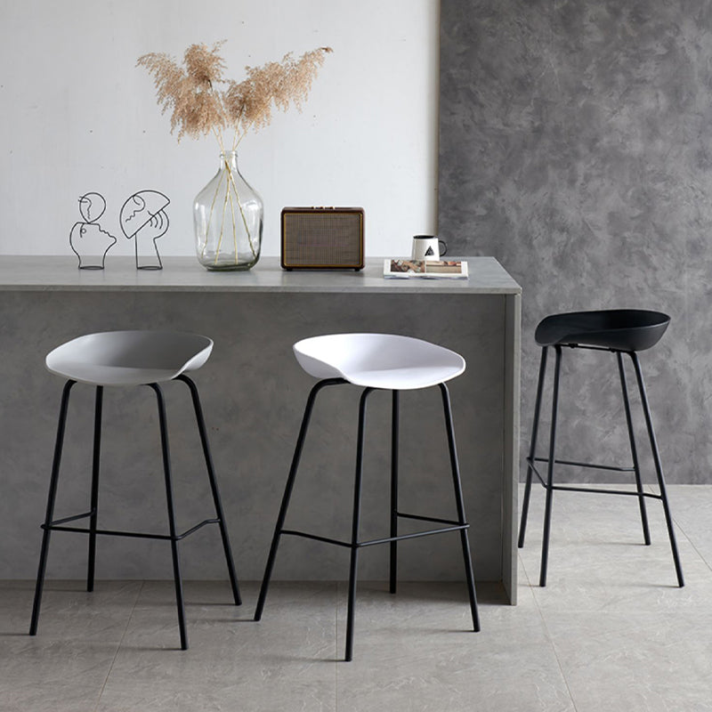 Industrial Indoor Plastic Bucket Seat Bar Stool with Footrest