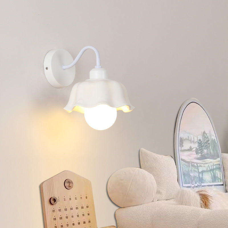 Modern Metallic Wall Light Sconce Minimalist Wall Light Fixture for Bedroom