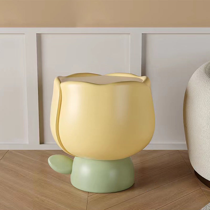 Resin Coffee or End Table in Flower Shape with 1 Legs Contemporary