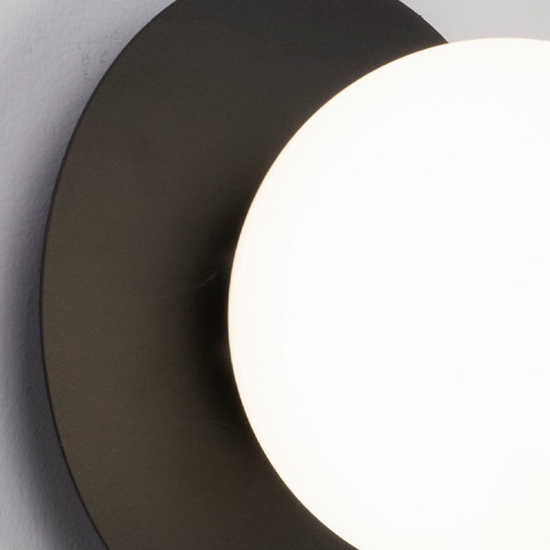 1-Light Wall Mount Light Spherical with Glass Shade for Living Room