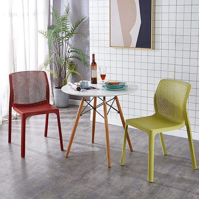 Contemporary Style Low Back Plastic Dining Side Chair for Home Use