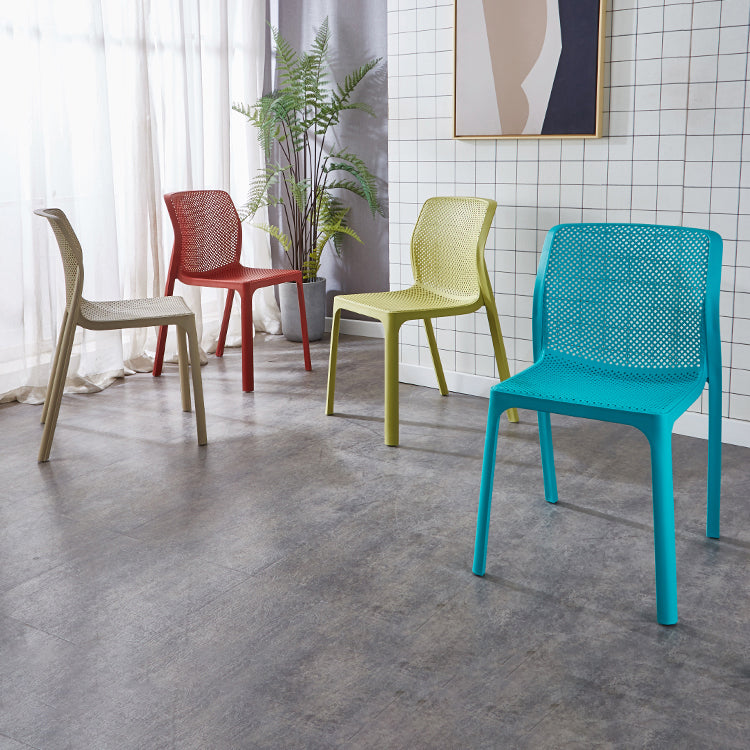 Contemporary Style Low Back Plastic Dining Side Chair for Home Use