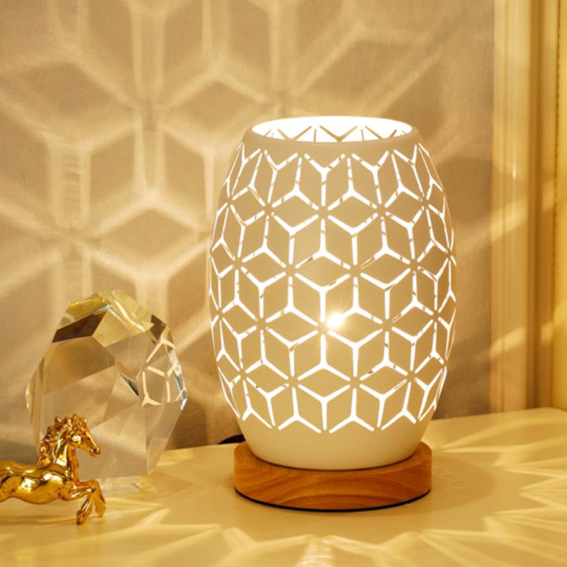 Lampada da comodino modernista oblunga in metallo a 1 testa per camera da letto in bianco con design scavato